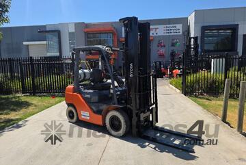 Toyota Forklift 2.5T with 6m Lift Height - Low Hours (Unit#: AU438)