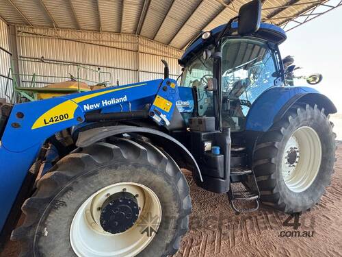 caption New Holland T7 250