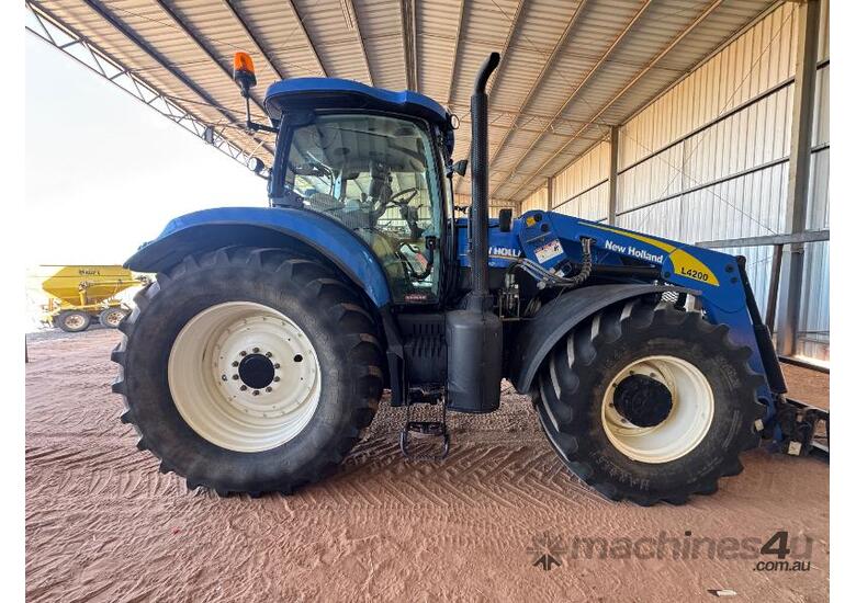 caption New Holland T7 250