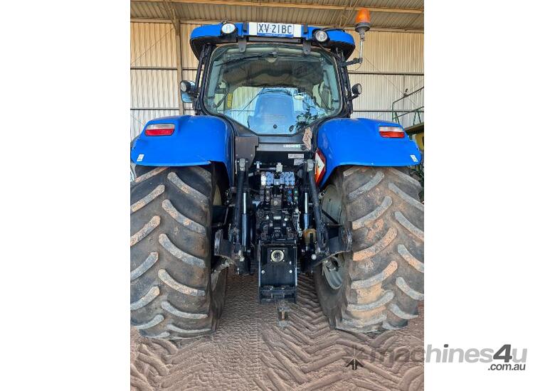 caption New Holland T7 250