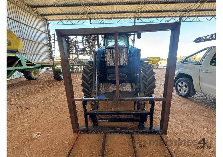 caption New Holland T7 250