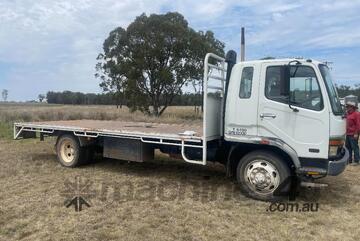 Mitsubishi Tray back truck with Stock Crate Mod FK 618L SERIES, 2001 ,in good condition