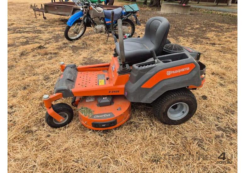 2023 Husqvarna Ride On Mower Z242E