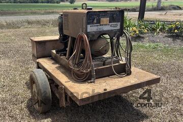 LINCOLN 225 AMP WELDER GENERATOR