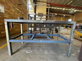 Heavy-Duty Workbench (14) - picture0' - Click to enlarge