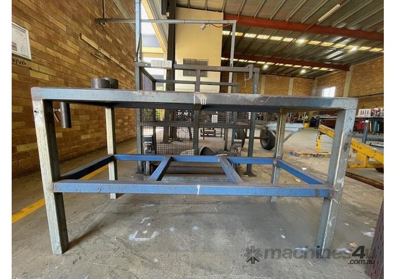 Heavy-Duty Workbench (14)