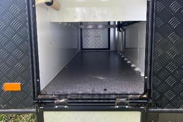 Leader Caravan   Palladium