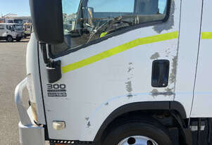 2011 Isuzu NPR300 Crew Crew Cab Table Top