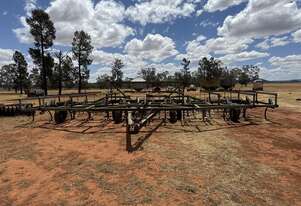 John Deere   CHISEL PLOUGH