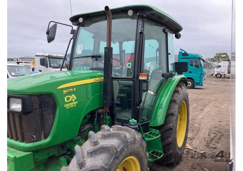 2018 John Deere 5075 E Tractor