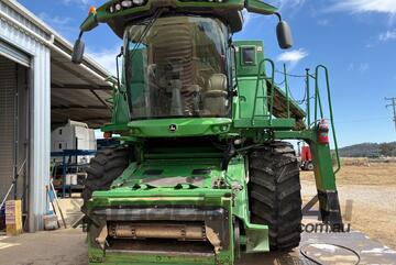 JOHN DEERE S670 HEADER AND JOHN DEERE 640D FRONT