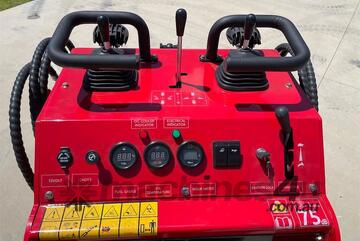 EXEQ 2025   S382T Mini Loader