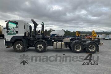 2018 Isuzu FYJ 300-350 Hook Bin Truck