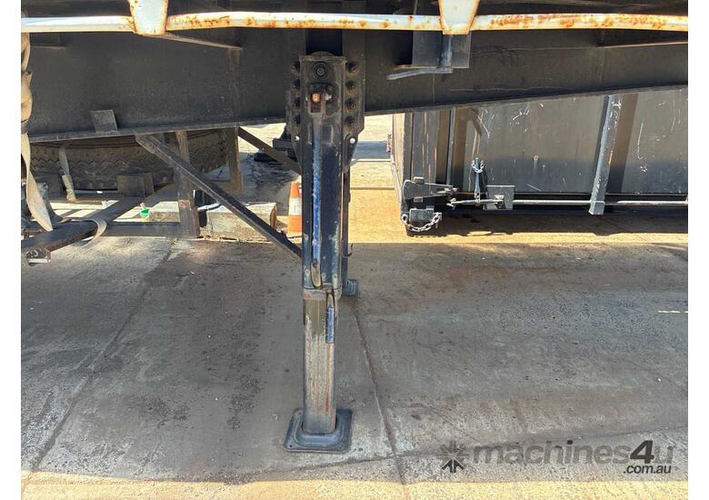 1976 Krueger 40ft Tri Axle Flat Top Trailer