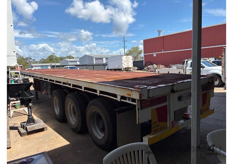 1976 Krueger 40ft Tri Axle Flat Top Trailer