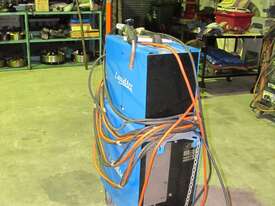 Mig Welder with Wire Feed Gun and Regulator - picture1' - Click to enlarge