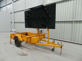 1998 Sunshine Trailer Arrow Board - picture2' - Click to enlarge