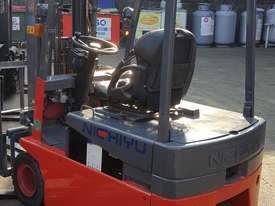 ELECTRIC FORKLIFT CONTAINER MAST 18MTH OLD BATTERY - picture1' - Click to enlarge