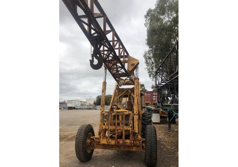 caption CRANVEL 3 TONNE TRACTOR CRANE