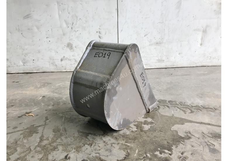 caption UNUSED 200MM TRENCHING BUCKET TO SUIT 0-1T EXCAVATOR E019