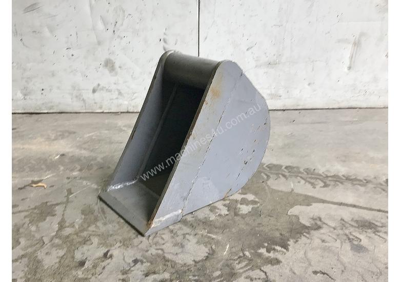 caption UNUSED 200MM TRENCHING BUCKET TO SUIT 0-1T EXCAVATOR E019
