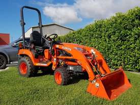 KUBOTA BX2370 TRACTOR W/ FRONT END LOADER - picture0' - Click to enlarge