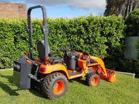 KUBOTA BX2370 TRACTOR W/ FRONT END LOADER - picture0' - Click to enlarge