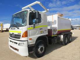 2011 HINO FM 500 2630 EURO 5 WATER TRUCK - picture0' - Click to enlarge