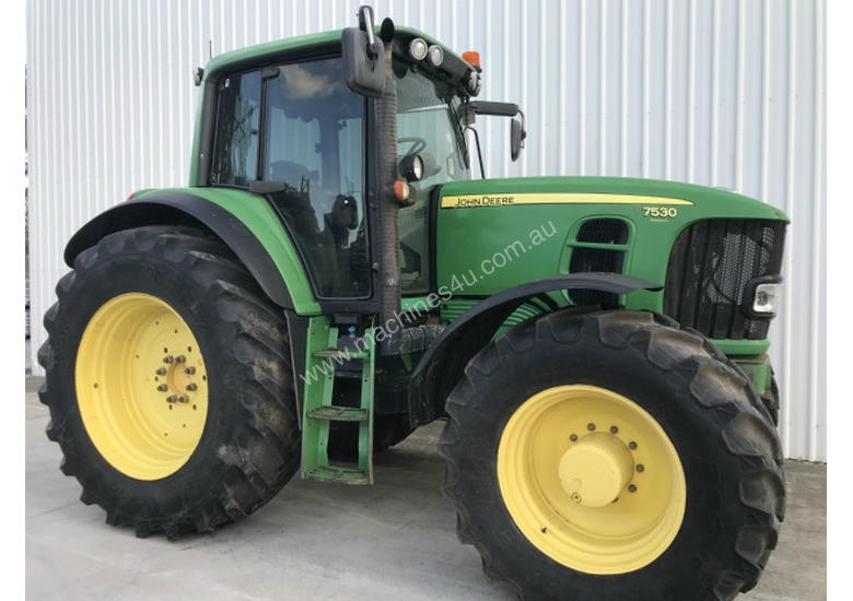 caption John Deere 7530 Premium FWA/4WD Tractor