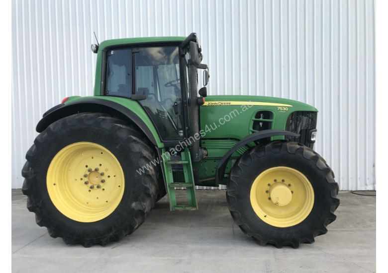 caption John Deere 7530 Premium FWA/4WD Tractor
