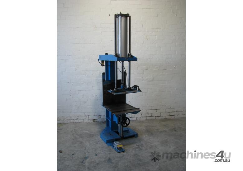 Used Baler Pneumatic Air Baler Bailer Press Vertical Balers in BROADMEADOWS, VIC