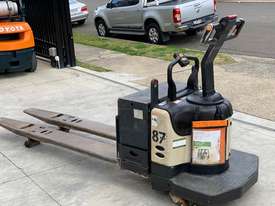 Crown 2.7T Double Length Powered Pallet Mover with Lifting Lugs FOR SALE - picture0' - Click to enlarge