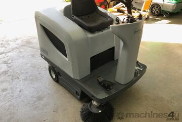 Nilfisk SR1101 battery sweeper Nilfisk SR1101 battery sweeper