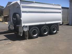 Triaxle pig trailer  - picture0' - Click to enlarge