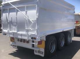 Triaxle pig trailer  - picture1' - Click to enlarge