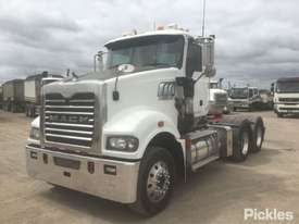 2014 Mack Trident - picture2' - Click to enlarge