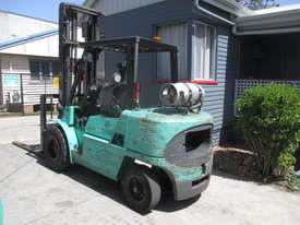 Mitsubishi 4 ton LPG good Used Forklift  #1519 - picture2' - Click to enlarge