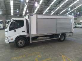 Hino 300 - picture2' - Click to enlarge