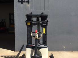 Crown SX3030 Heavy Duty Walkie Stacker Forklift - picture2' - Click to enlarge