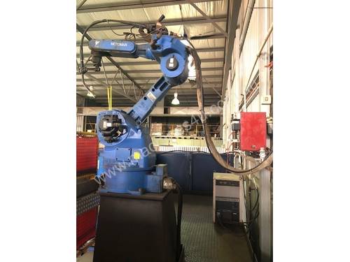 MOTOMAN XRC ROBOTIC WELDER