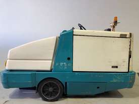 Tennant 6650 LPG rider sweeper - picture0' - Click to enlarge