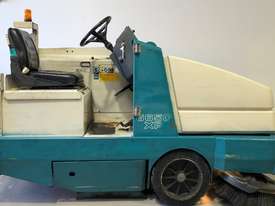 Tennant 6650 LPG rider sweeper - picture1' - Click to enlarge
