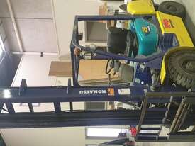 2.5T Komatsu Forklift - picture1' - Click to enlarge