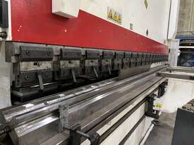 CNC Hydraulic Pressbrake - picture1' - Click to enlarge