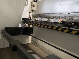 CNC Hydraulic Pressbrake - picture2' - Click to enlarge