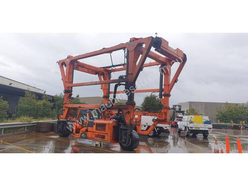Combilift Toplift Straddle Carrier - Hire