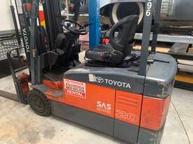 TOYOTA FORKLIFT - picture0' - Click to enlarge