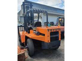 Toyota FDT25, 2.5Ton, 4WD, Rough-Terrain (Lift 4.5m) Diesel Forklift - picture0' - Click to enlarge