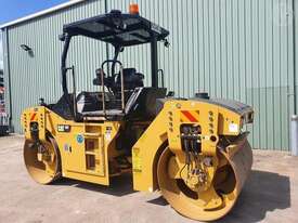 Caterpillar CB7 - picture0' - Click to enlarge