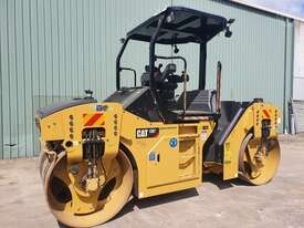 Caterpillar CB7 - picture2' - Click to enlarge